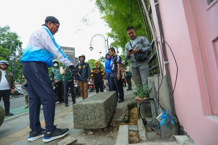 Menyambut Baik Langkah Pemkot Bandung Perbaiki Jalan dan Trotoar