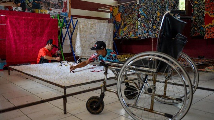 Pemberdayaan Penyandang Disabilitas Melalui Pelatihan Membatik di Cimahi